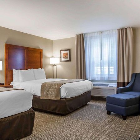 Comfort Inn & Suites Sturbridge-Brimfield Экстерьер фото