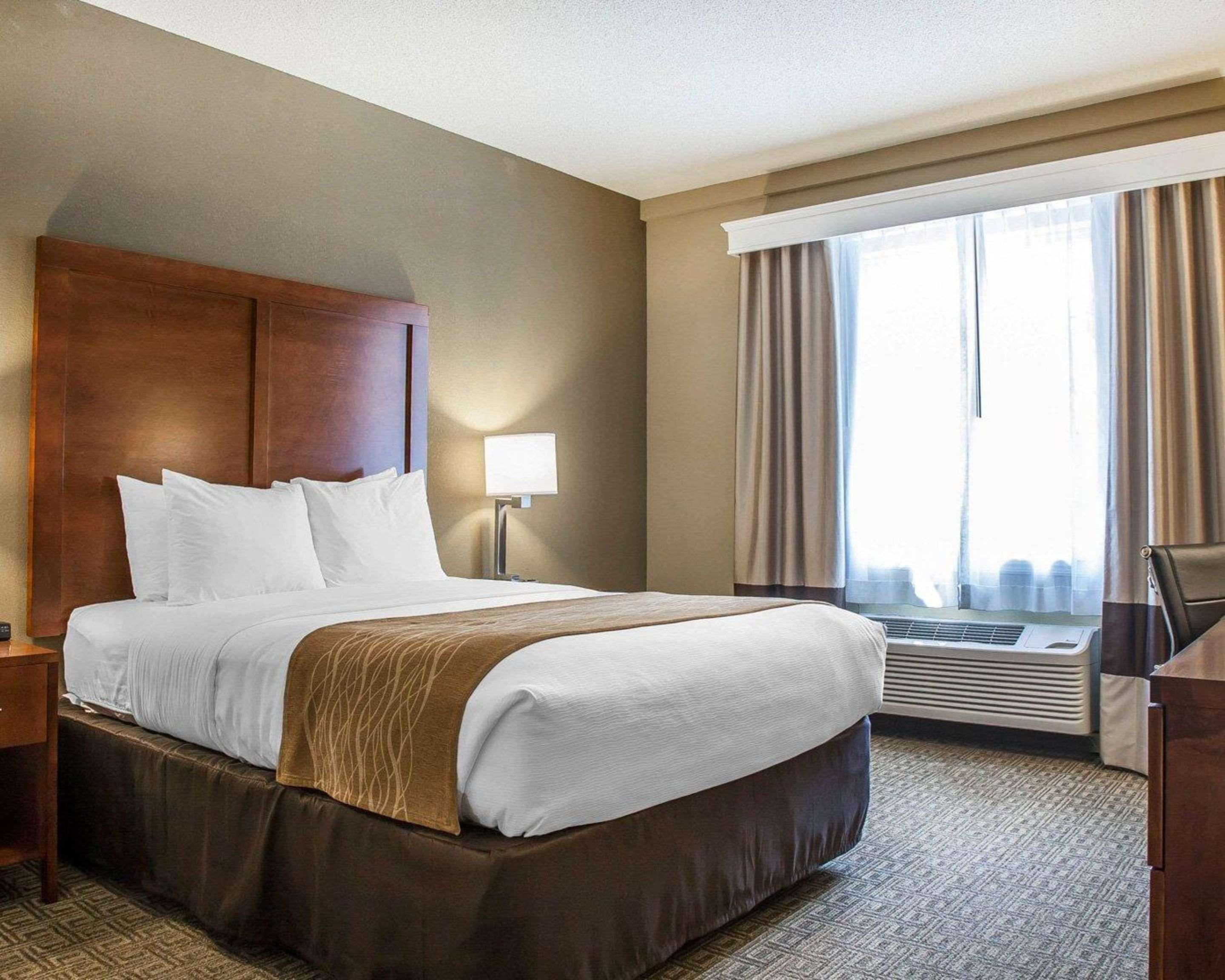 Comfort Inn & Suites Sturbridge-Brimfield Экстерьер фото