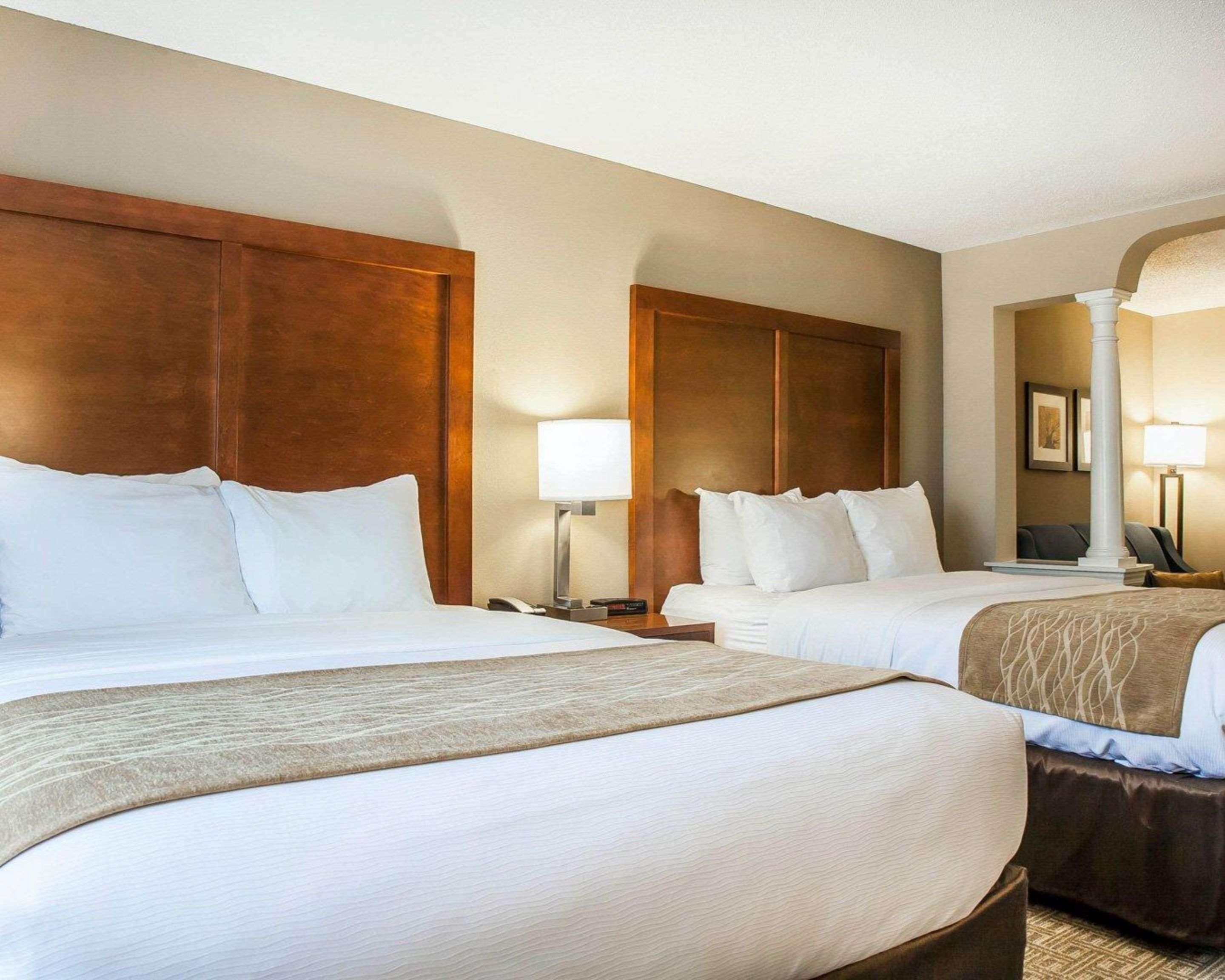 Comfort Inn & Suites Sturbridge-Brimfield Экстерьер фото