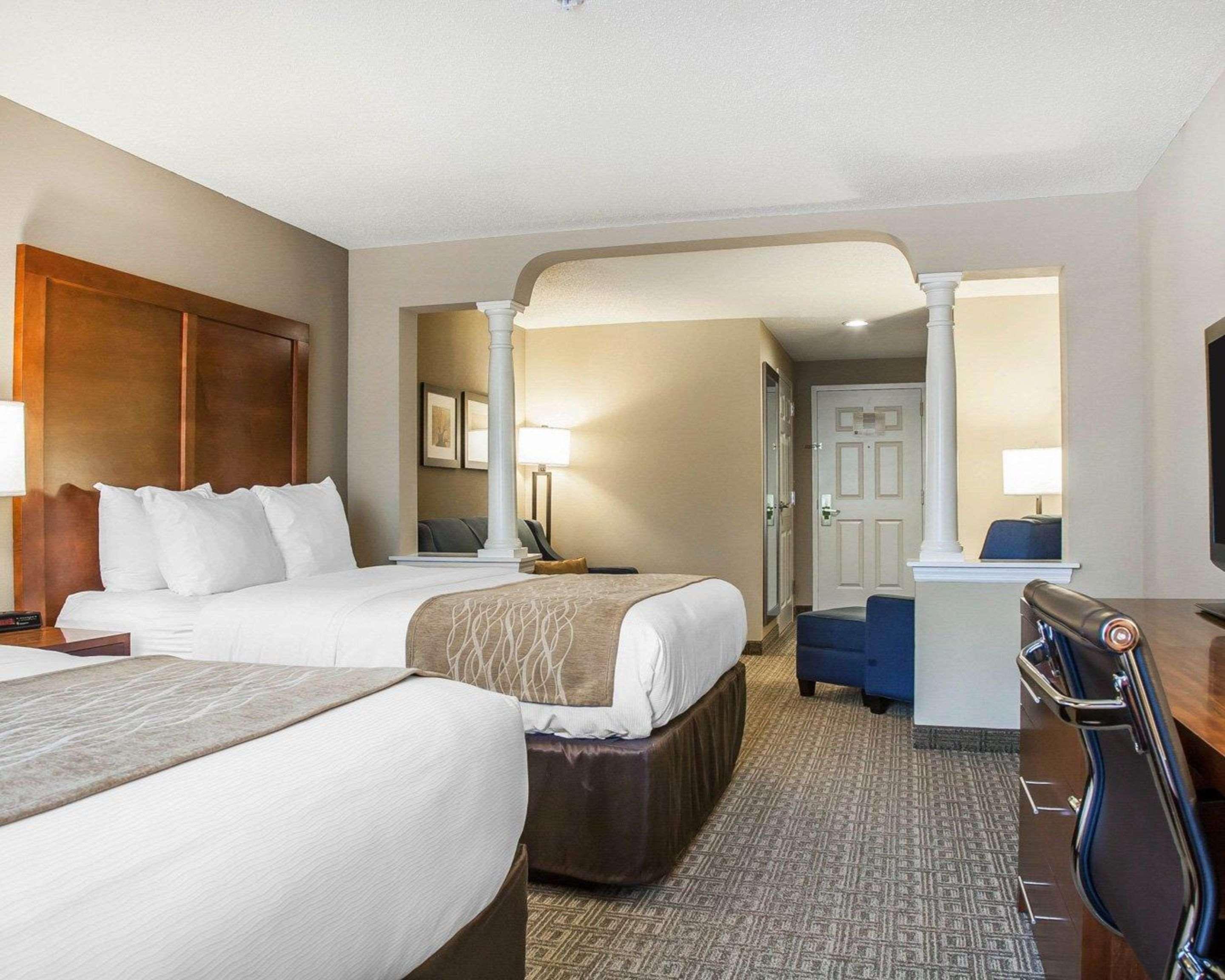 Comfort Inn & Suites Sturbridge-Brimfield Экстерьер фото
