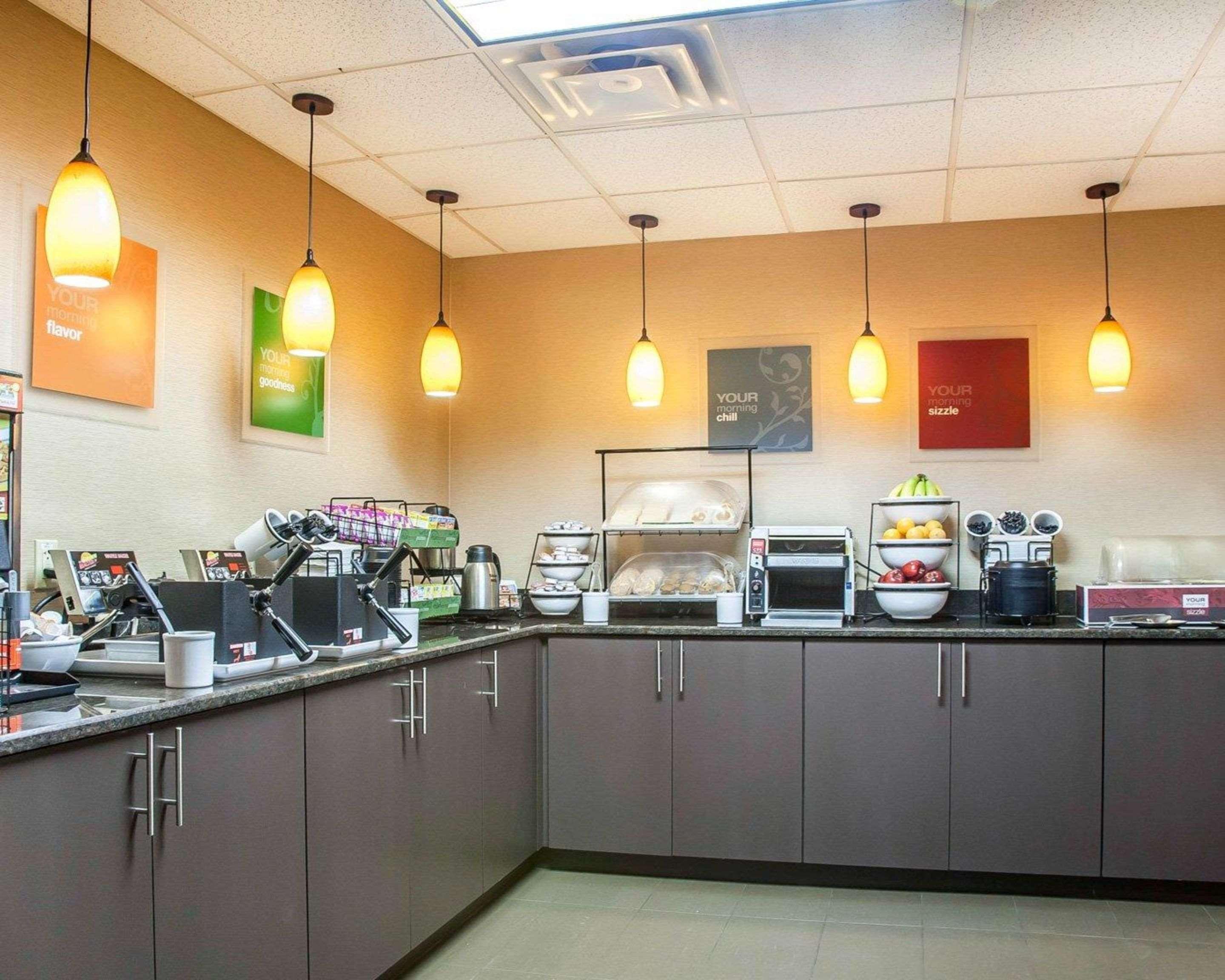 Comfort Inn & Suites Sturbridge-Brimfield Экстерьер фото