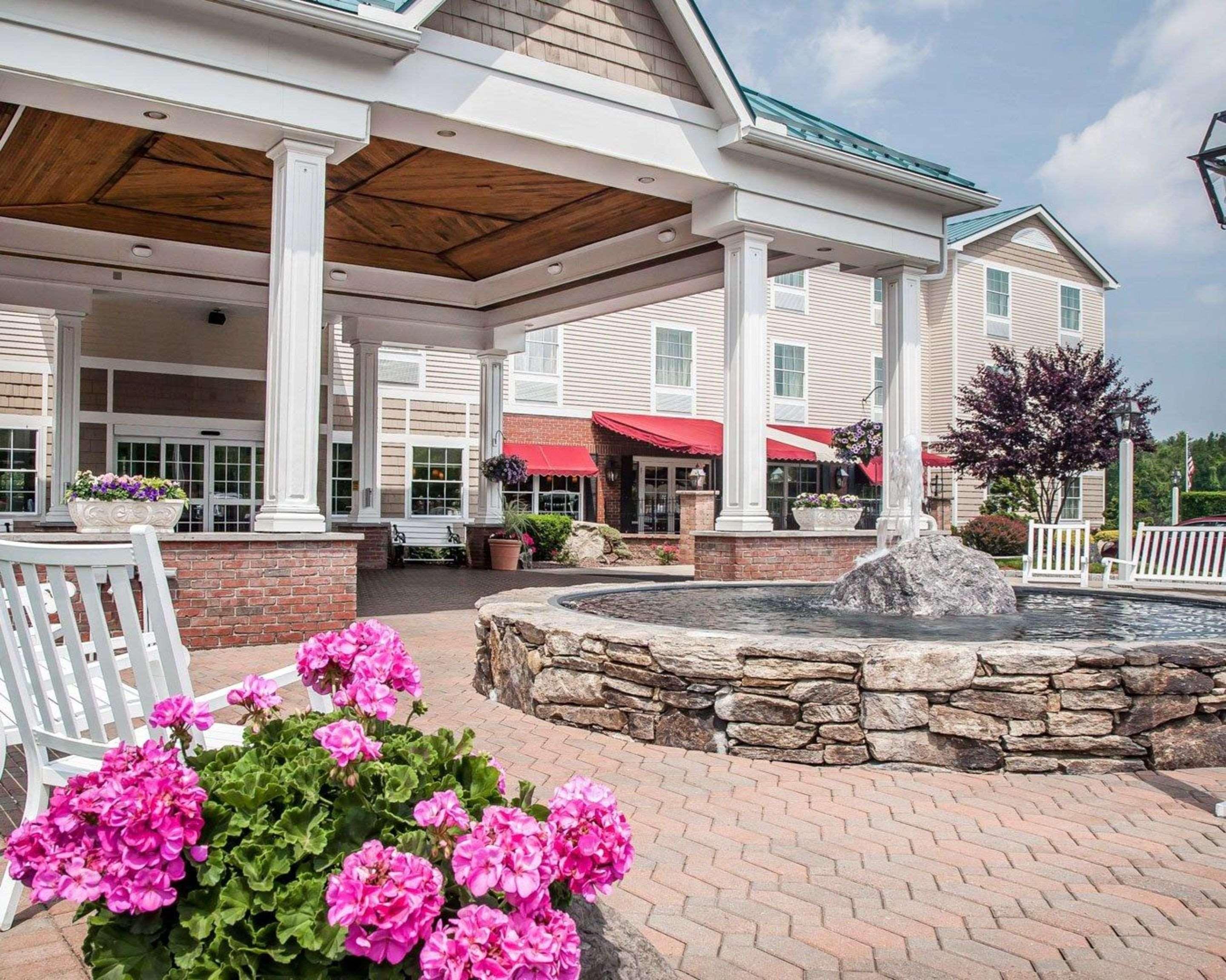 Comfort Inn & Suites Sturbridge-Brimfield Экстерьер фото