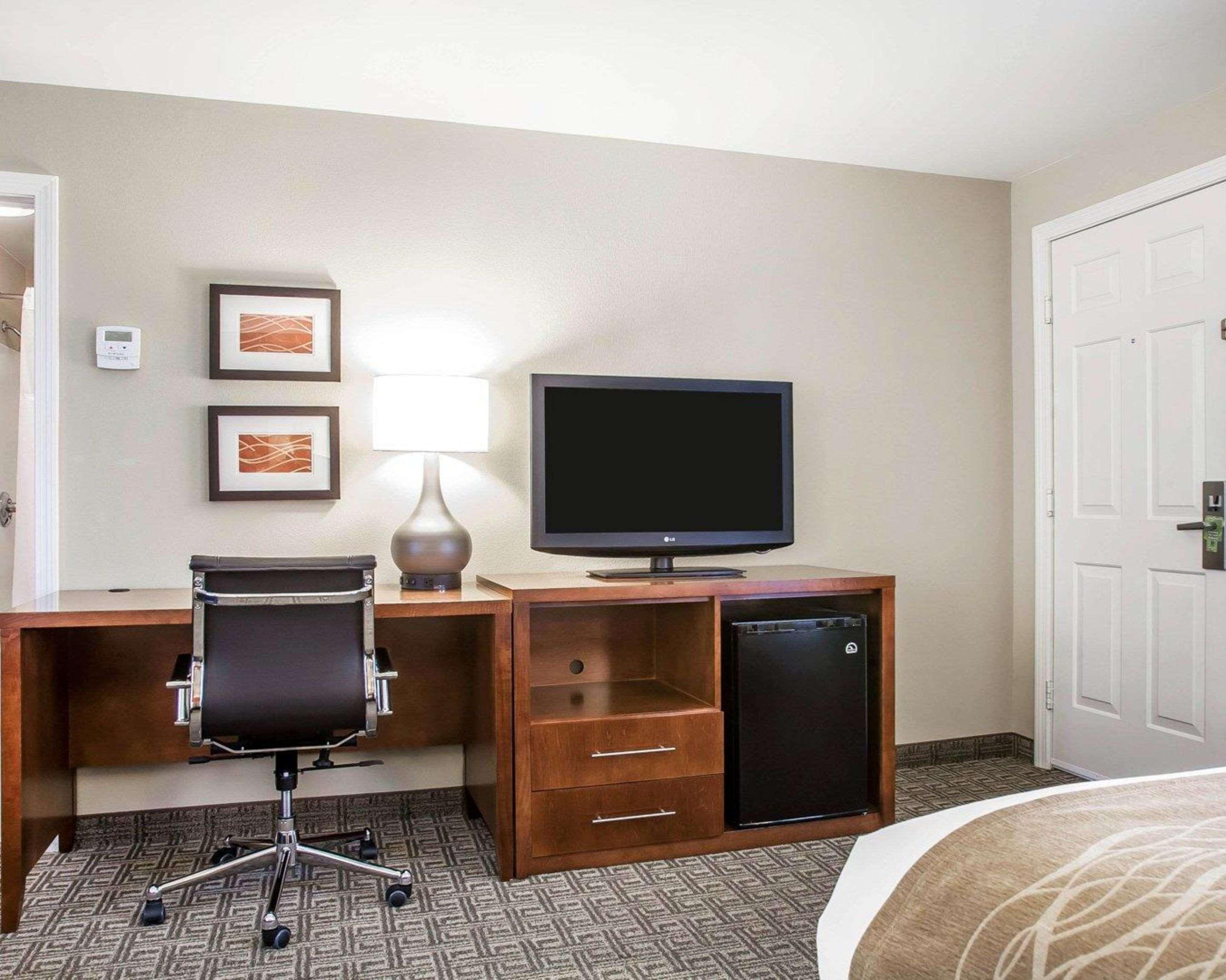 Comfort Inn & Suites Sturbridge-Brimfield Экстерьер фото