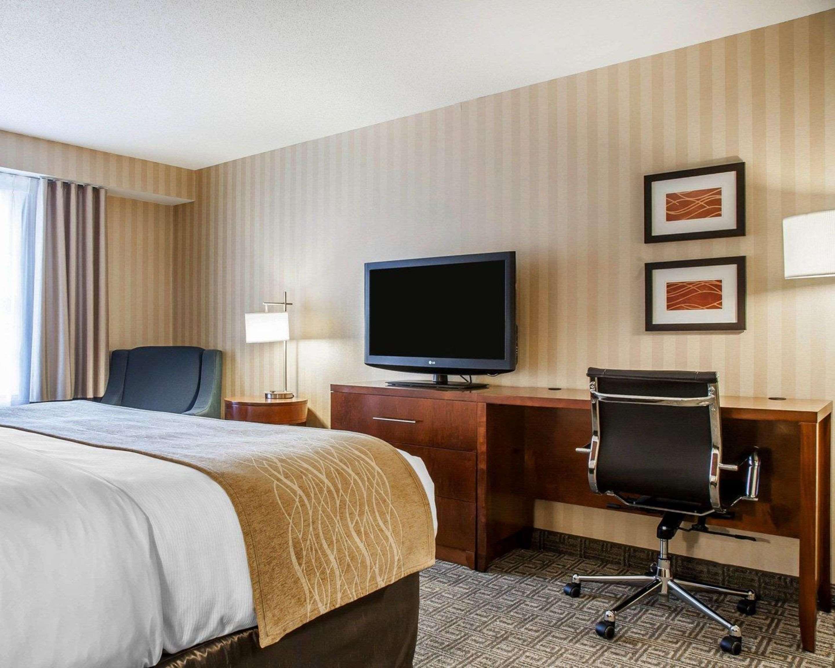 Comfort Inn & Suites Sturbridge-Brimfield Экстерьер фото