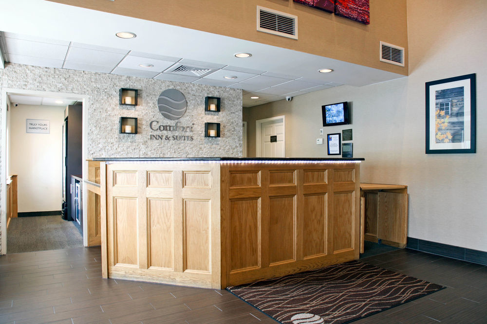 Comfort Inn & Suites Sturbridge-Brimfield Экстерьер фото