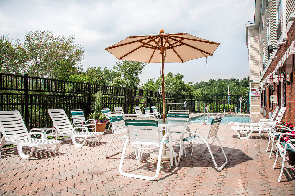 Comfort Inn & Suites Sturbridge-Brimfield Экстерьер фото